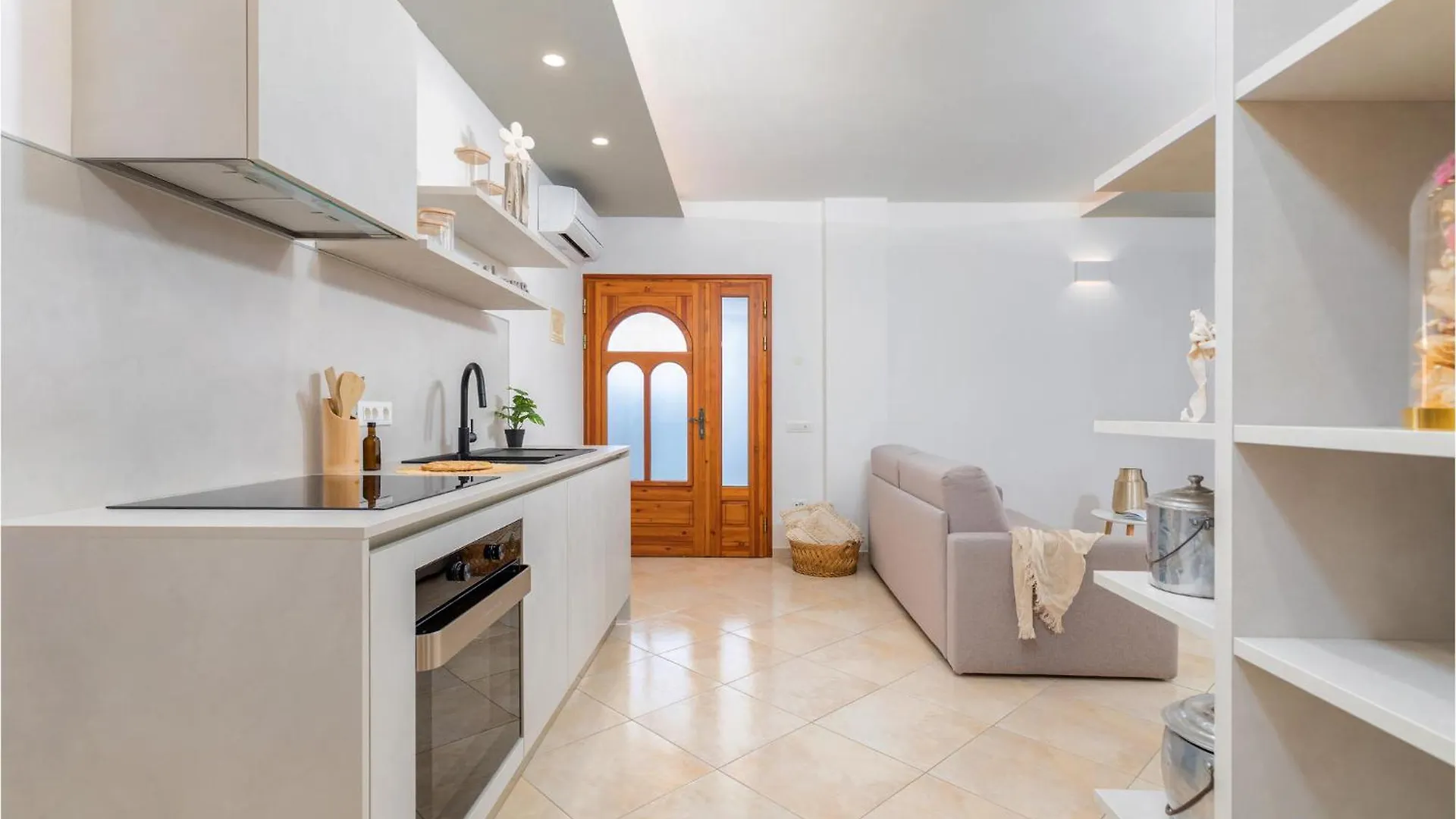 Gorgeous Home In Galizana With Wifi 0*,