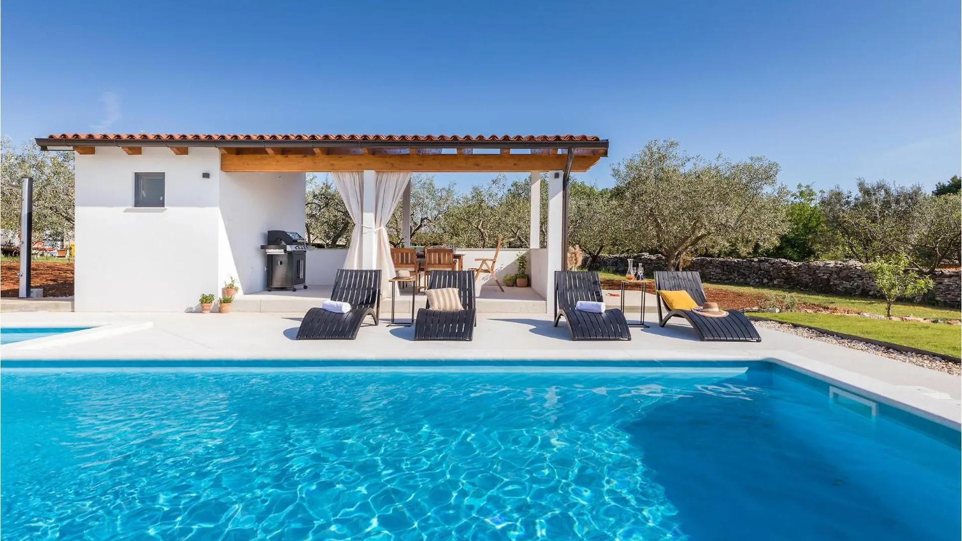 Gorgeous Home In Galizana With Wifi