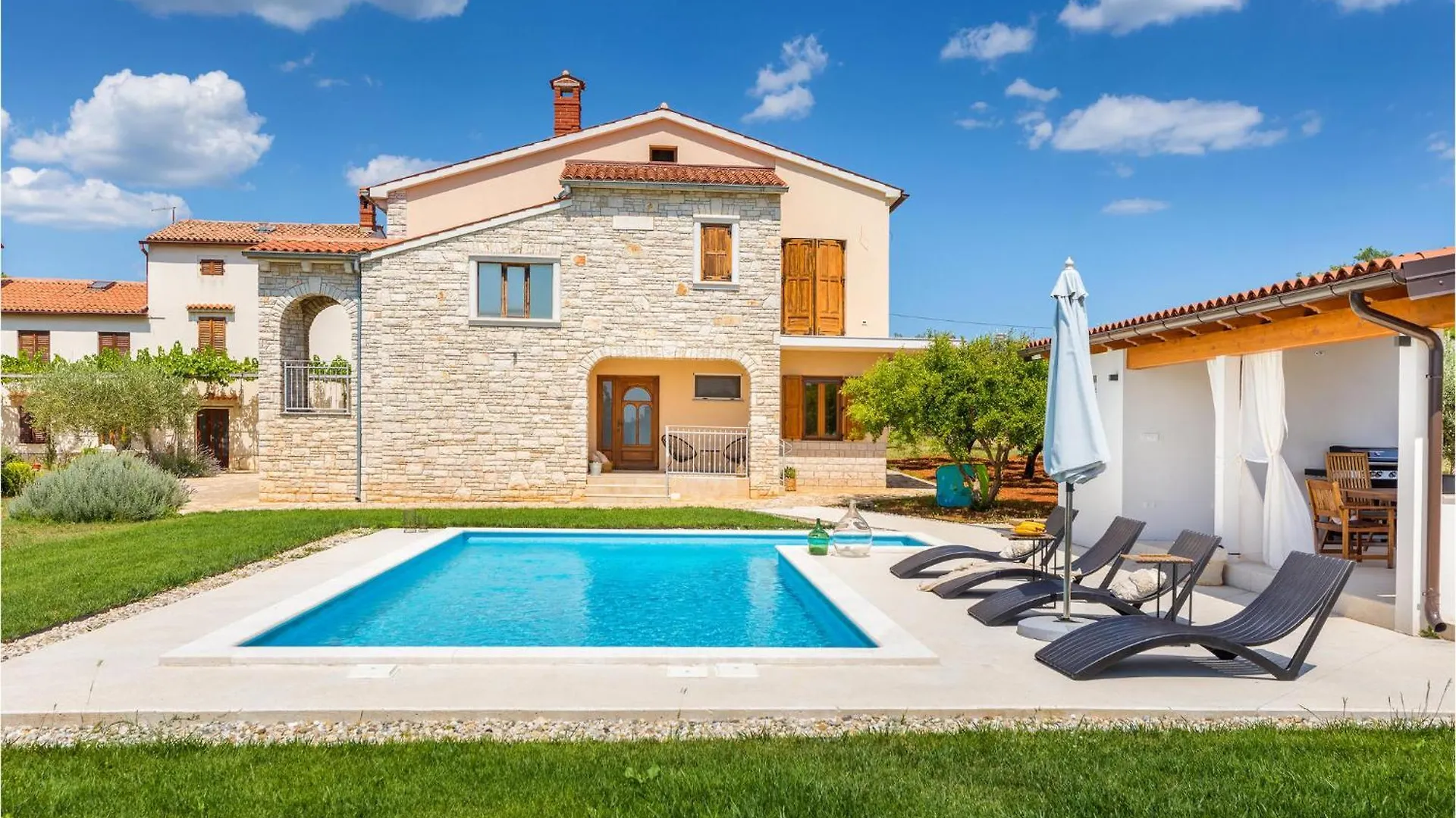 Gorgeous Home In Galizana With Wifi
